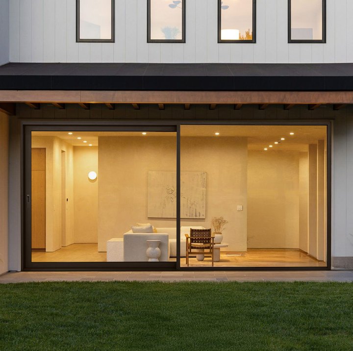Cortizo 4600 Plus sliding doors in a warm dusk setting