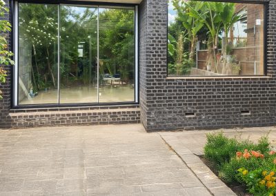 Fixed aluminium window beside a sliding door